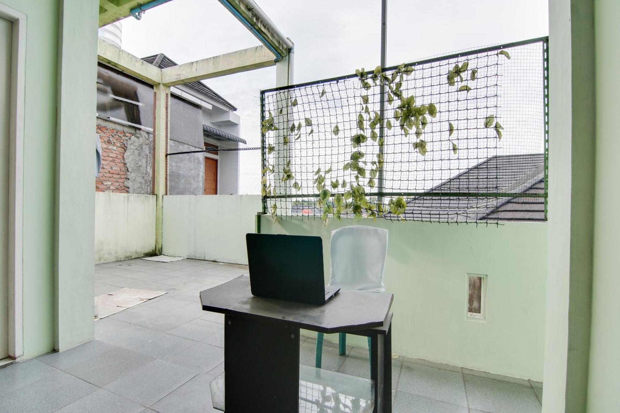 Spot On 91858 Raja Homestay Syariah Pekanbaru Exterior photo