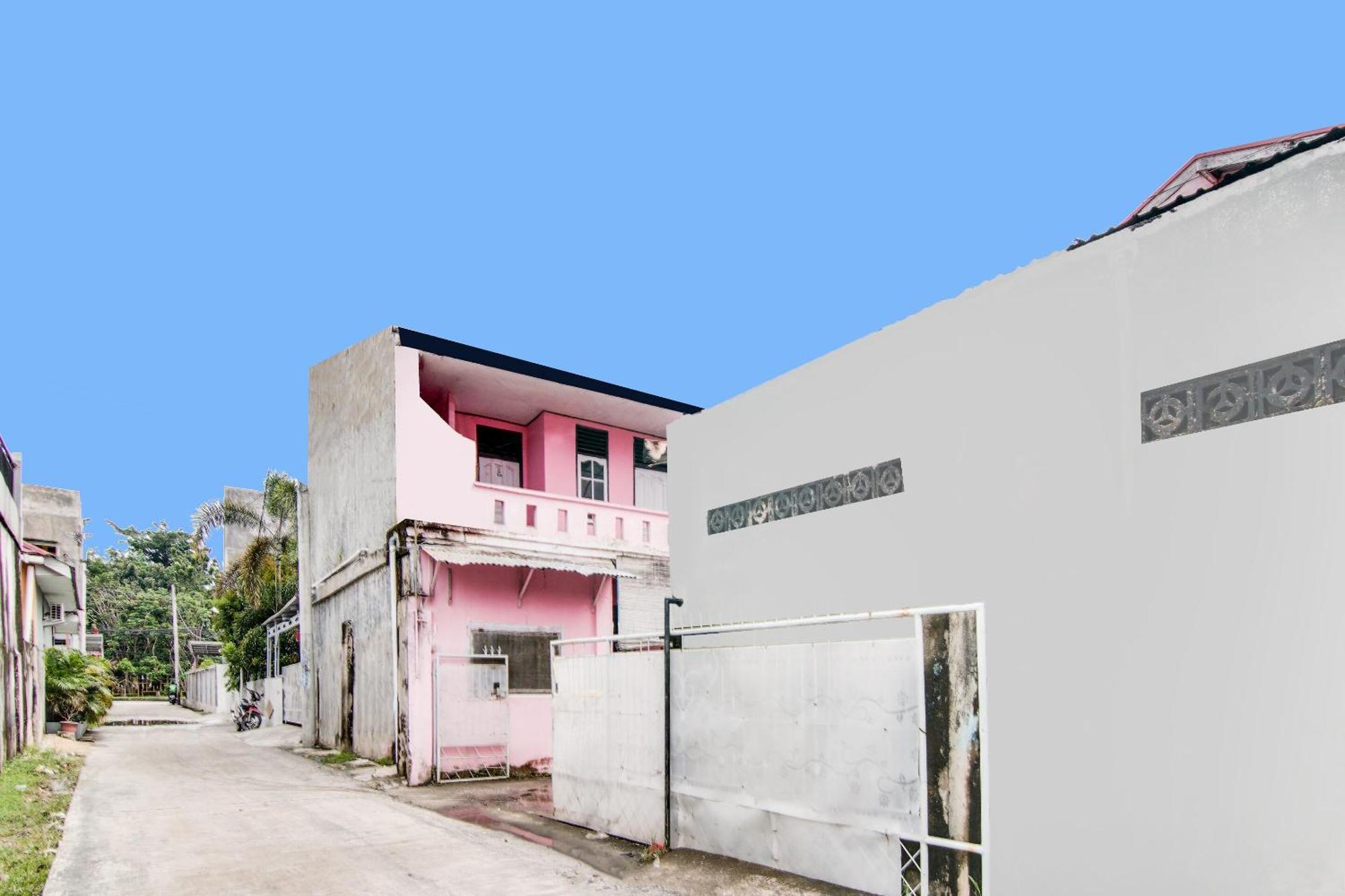 Spot On 91858 Raja Homestay Syariah Pekanbaru Exterior photo
