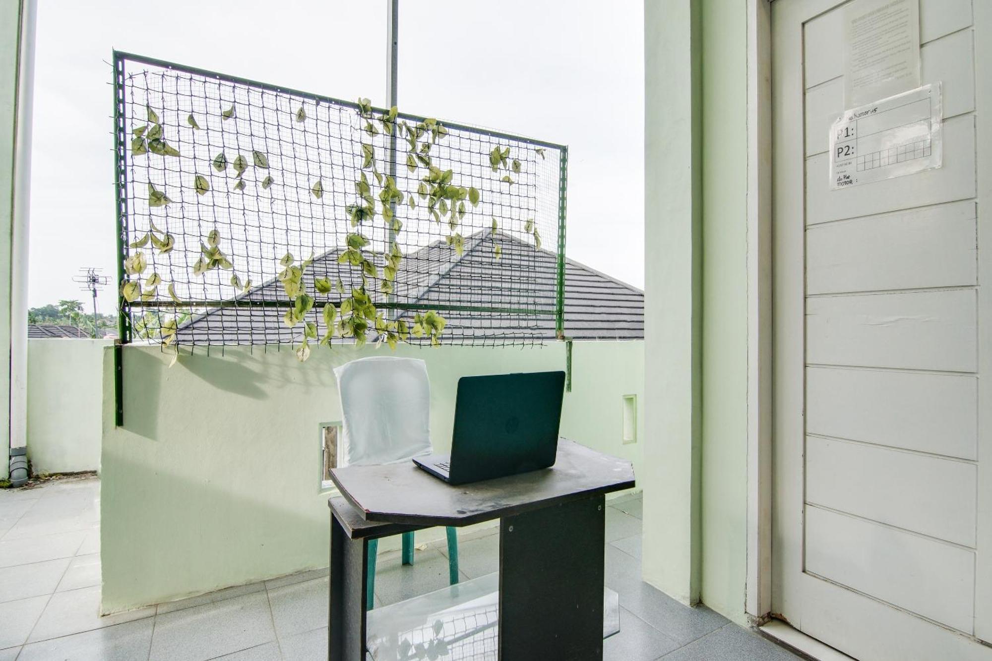 Spot On 91858 Raja Homestay Syariah Pekanbaru Exterior photo